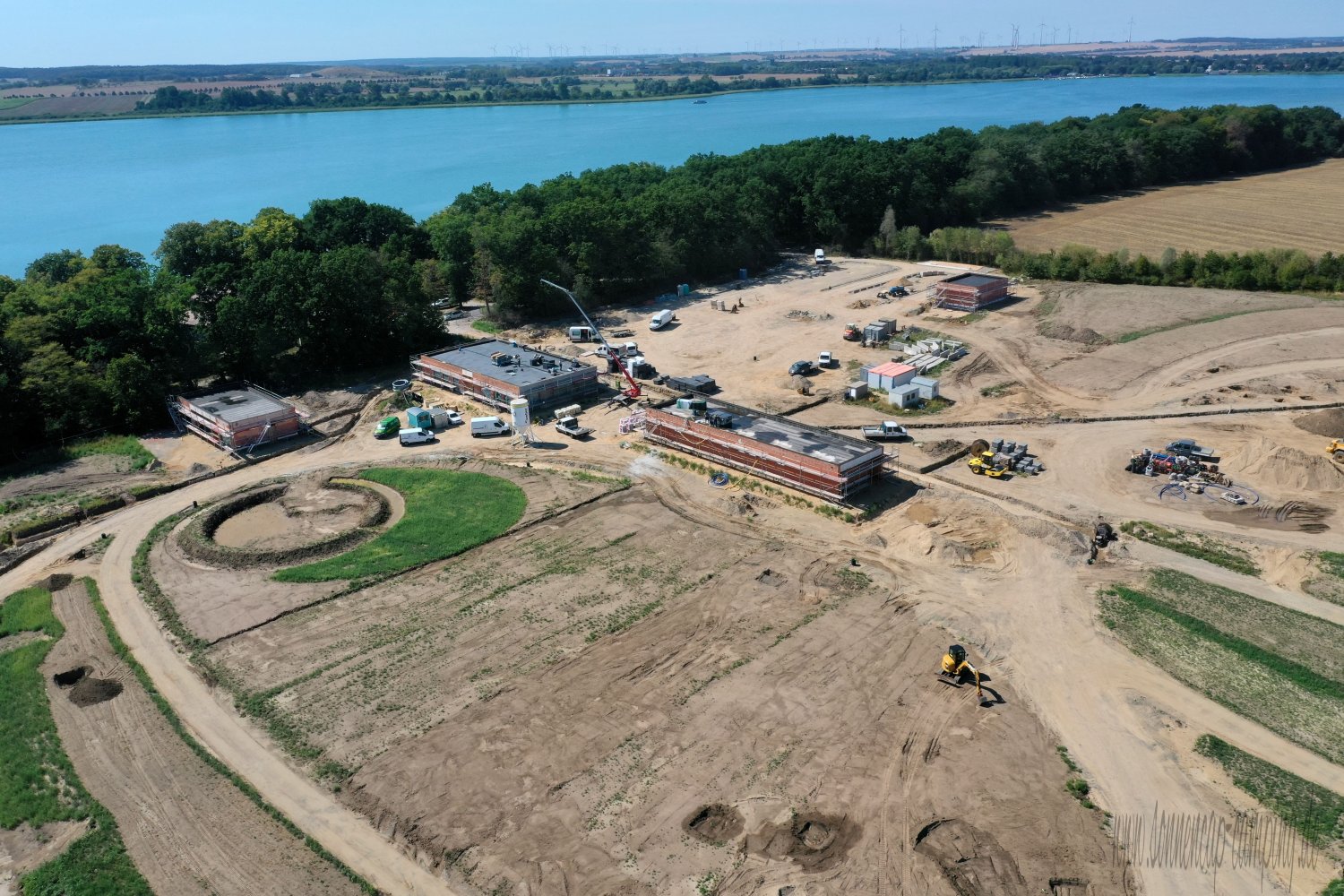 2020-08-20-047D9C4CA7-9ADE-92CB-CD91-0FFD8C528149